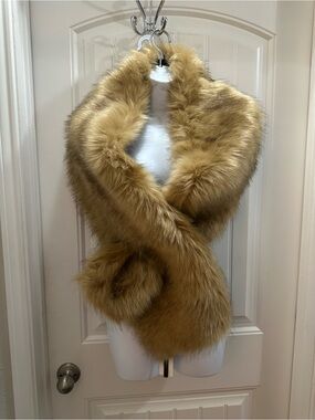 NWT Babeyond Lux Faux Fur Stole Wrap in Golden Tan